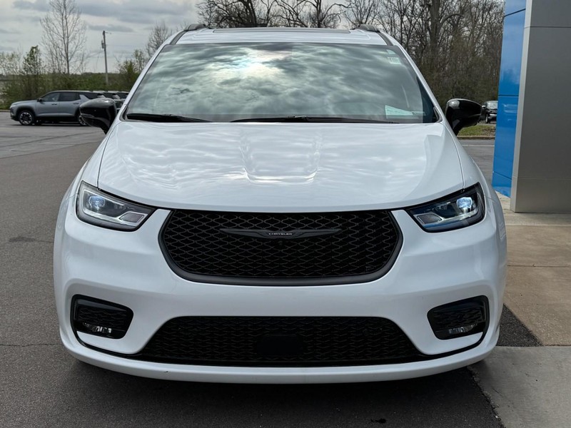 Chrysler Pacifica Vehicle Image 09