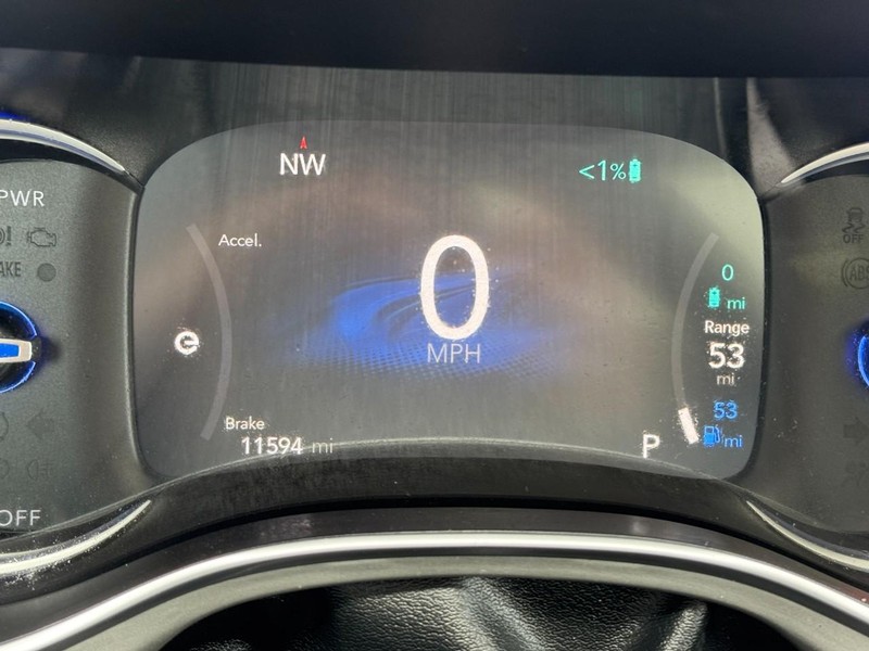 Chrysler Pacifica Vehicle Image 21