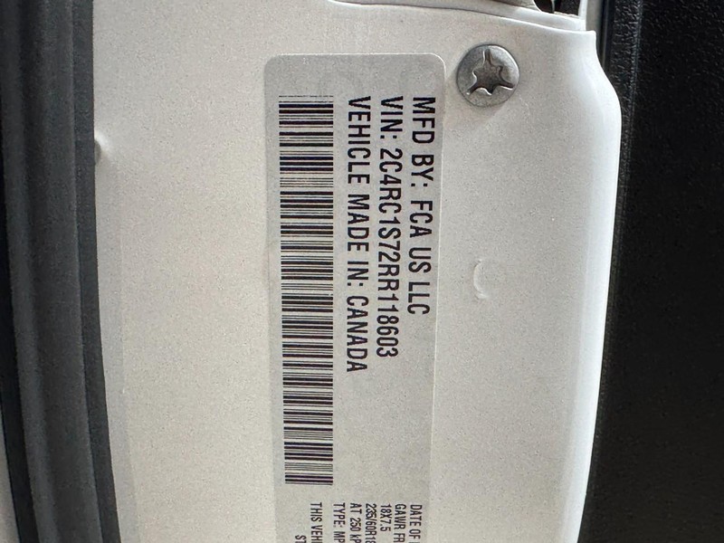 Chrysler Pacifica Vehicle Image 28