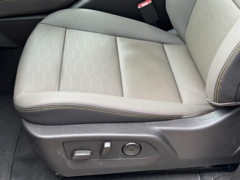 Chevrolet Colorado Vehicle Image 16