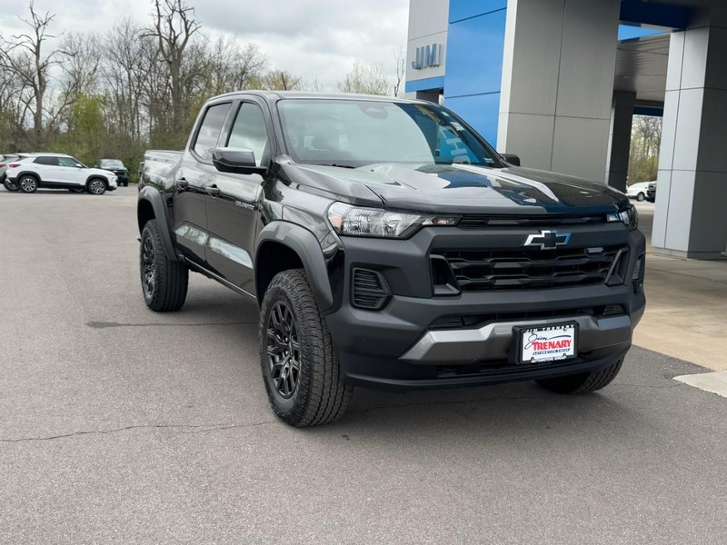 Chevrolet Colorado Vehicle Full-screen Gallery Image 02