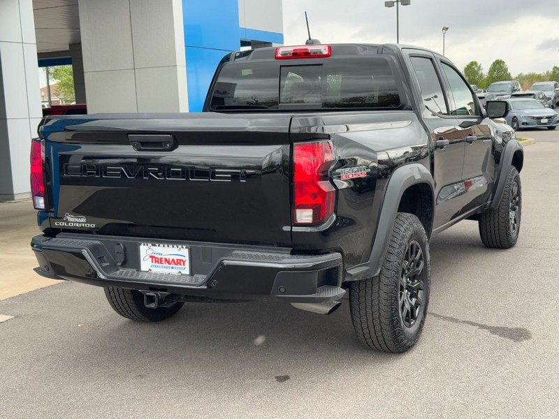 Chevrolet Colorado Vehicle Full-screen Gallery Image 03