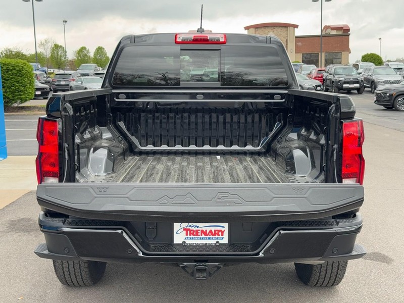Chevrolet Colorado Vehicle Full-screen Gallery Image 05