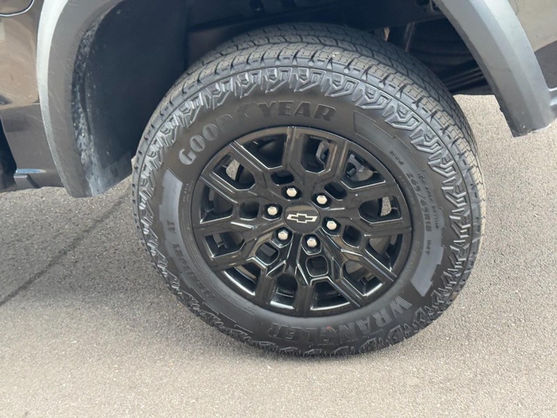 Chevrolet Colorado Vehicle Full-screen Gallery Image 07
