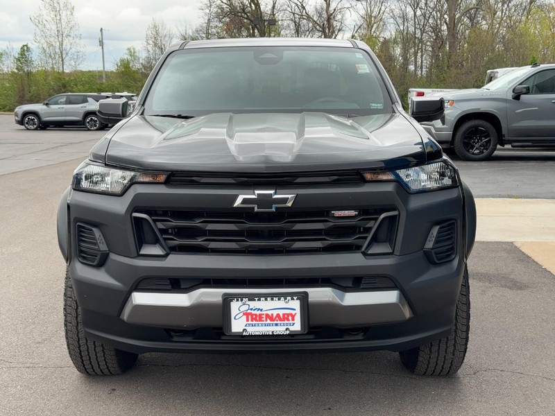 Chevrolet Colorado Vehicle Full-screen Gallery Image 09