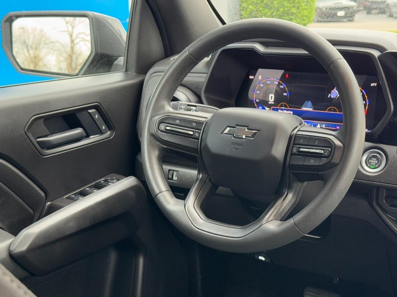 Chevrolet Colorado Vehicle Full-screen Gallery Image 12