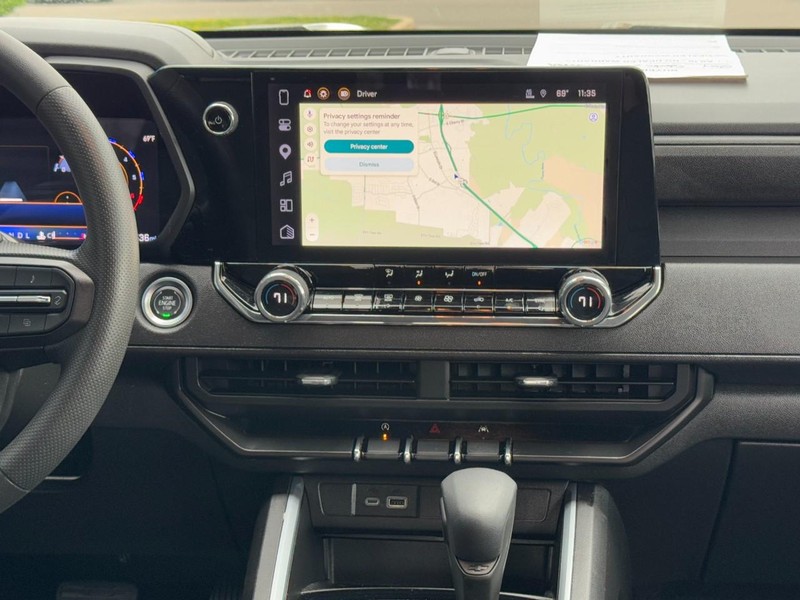 Chevrolet Colorado Vehicle Full-screen Gallery Image 13