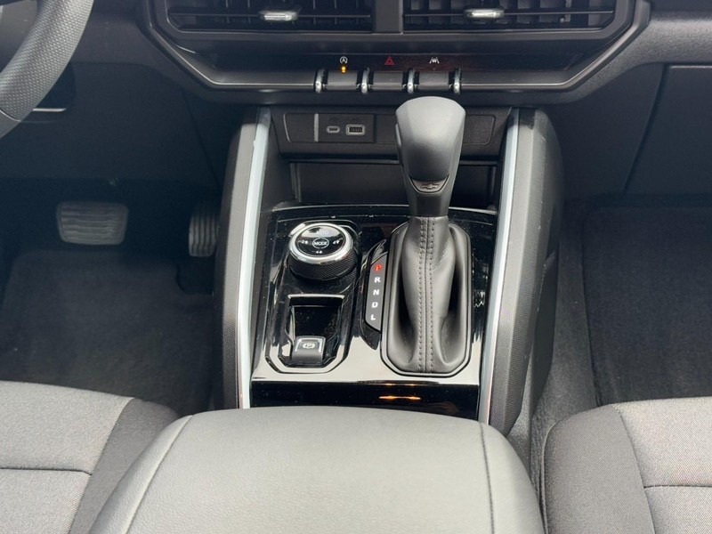 Chevrolet Colorado Vehicle Full-screen Gallery Image 14
