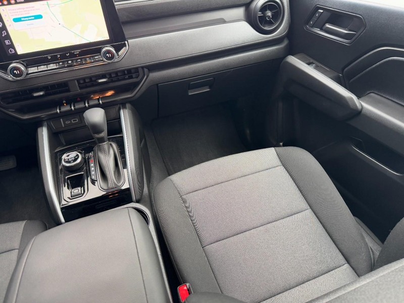 Chevrolet Colorado Vehicle Full-screen Gallery Image 15