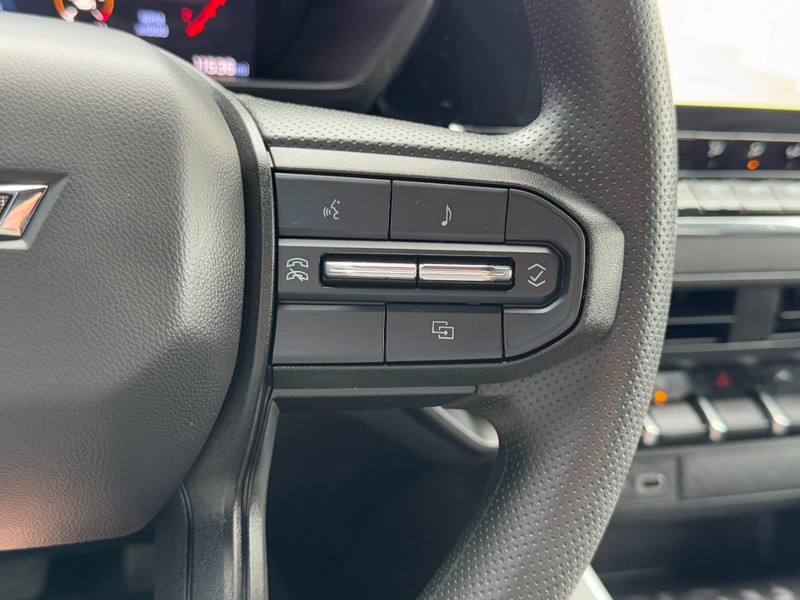 Chevrolet Colorado Vehicle Full-screen Gallery Image 17