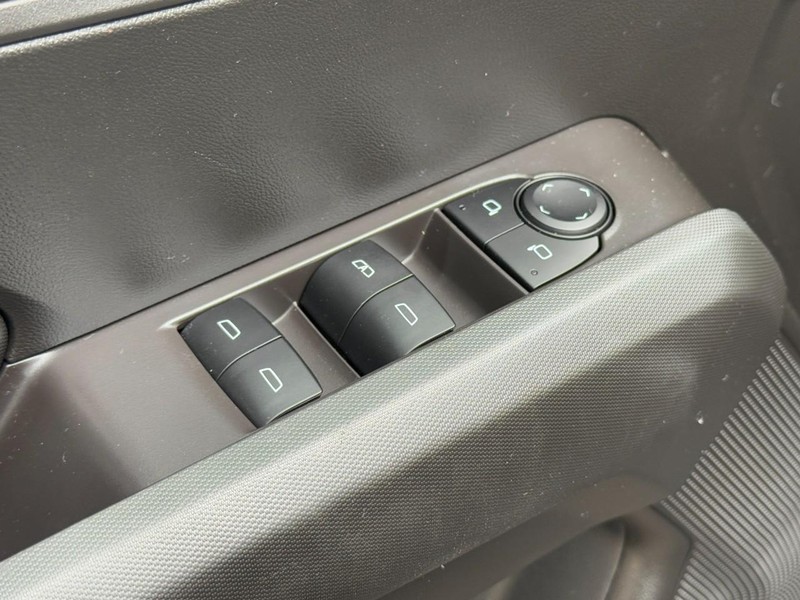 Chevrolet Colorado Vehicle Full-screen Gallery Image 22