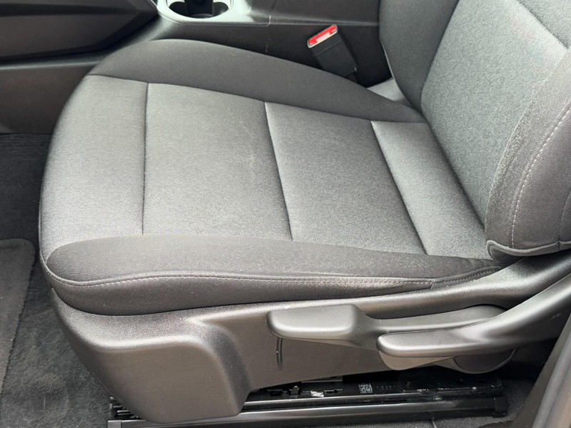 Chevrolet Colorado Vehicle Full-screen Gallery Image 23