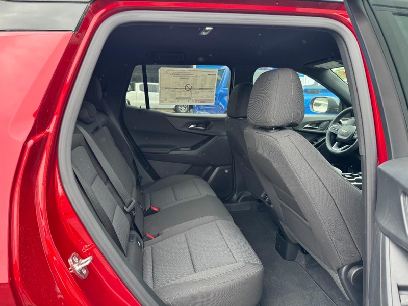 Chevrolet Equinox Vehicle Image 05