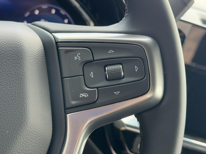 Chevrolet Silverado 1500 Vehicle Image 11