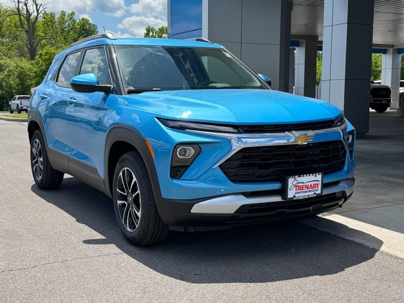 Chevrolet TrailBlazer Vehicle Image 02