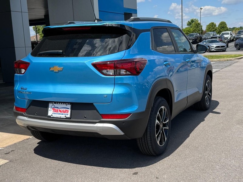 Chevrolet TrailBlazer Vehicle Image 03