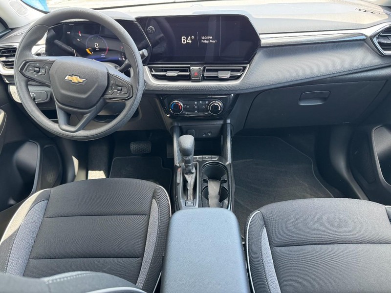 Chevrolet TrailBlazer Vehicle Image 06
