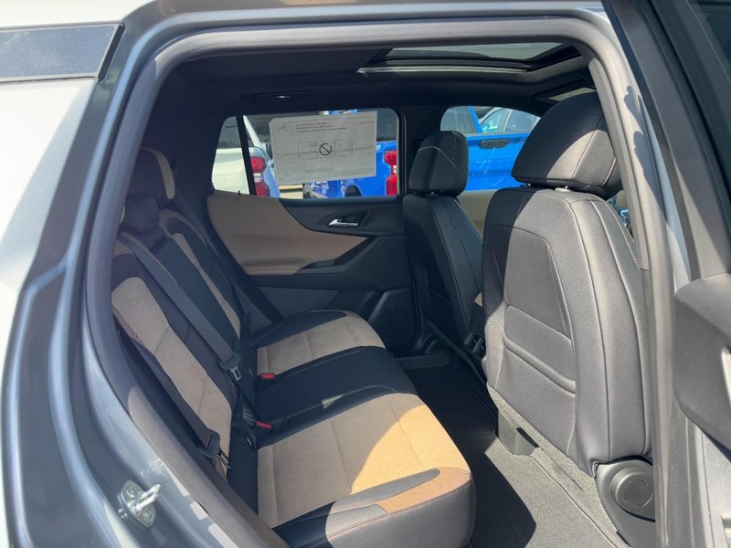 Chevrolet Equinox Vehicle Image 05