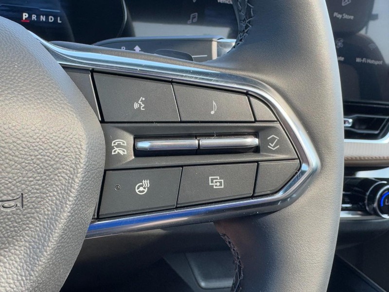Chevrolet Equinox Vehicle Image 11