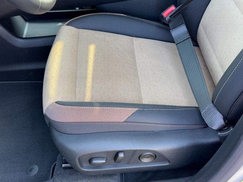 Chevrolet Equinox Vehicle Image 15