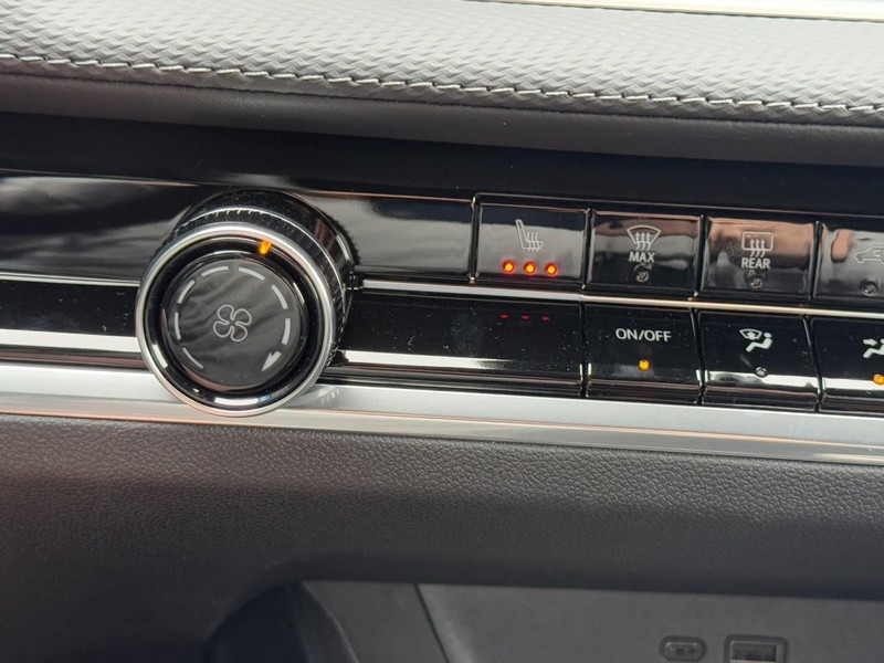 Chevrolet Equinox Vehicle Image 12