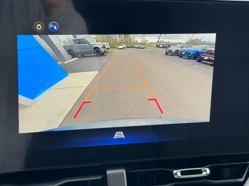 Chevrolet Equinox Vehicle Image 13