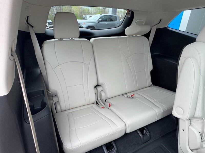 Buick Enclave Vehicle Image 11