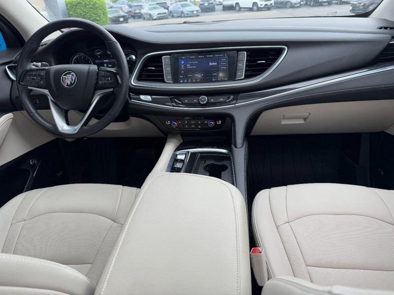 Buick Enclave Vehicle Image 12