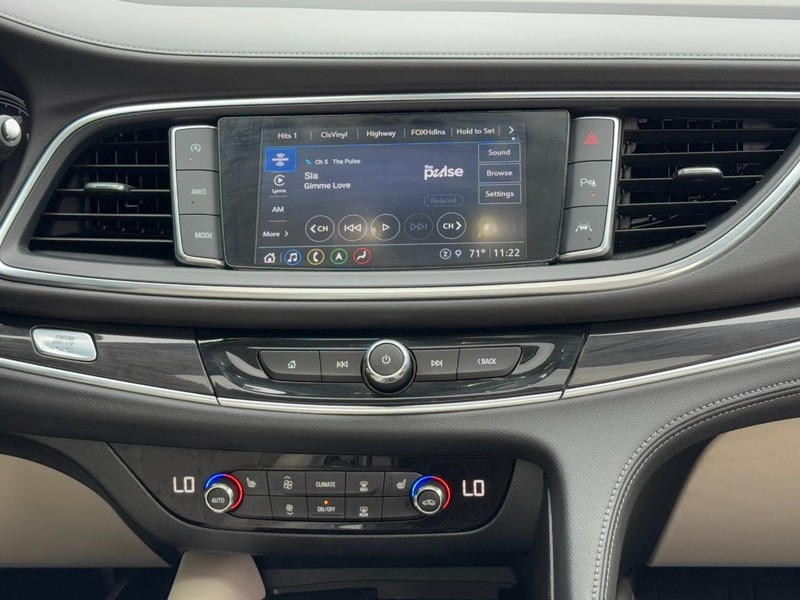 Buick Enclave Vehicle Image 14