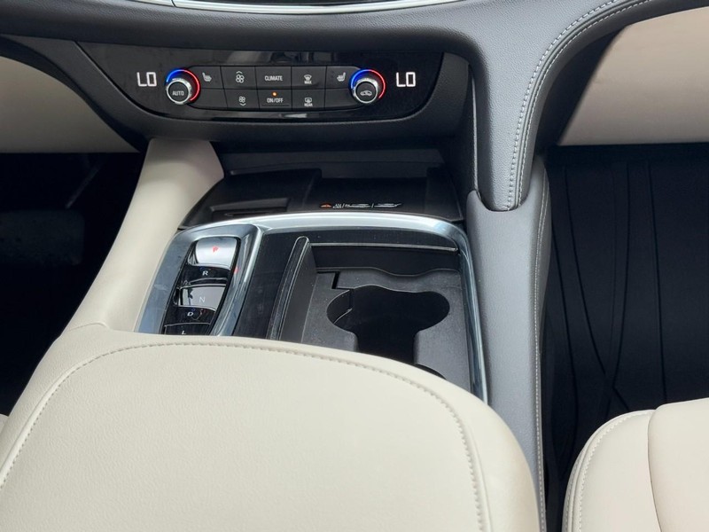 Buick Enclave Vehicle Image 15