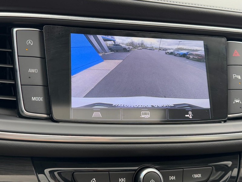 Buick Enclave Vehicle Image 23