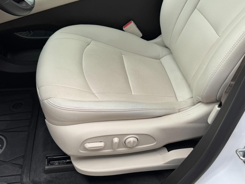 Buick Enclave Vehicle Image 25