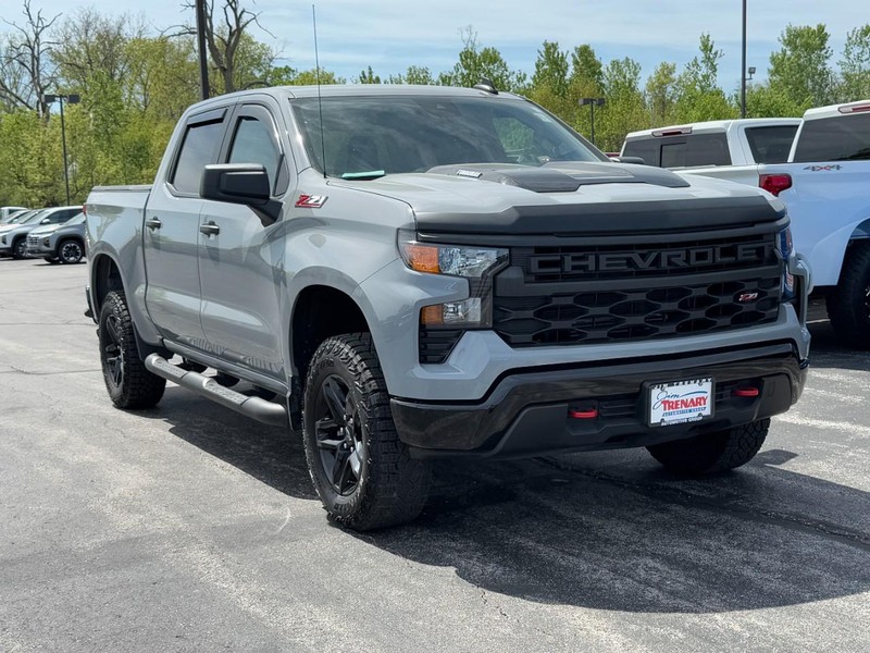 Chevrolet Silverado 1500 Vehicle Full-screen Gallery Image 02