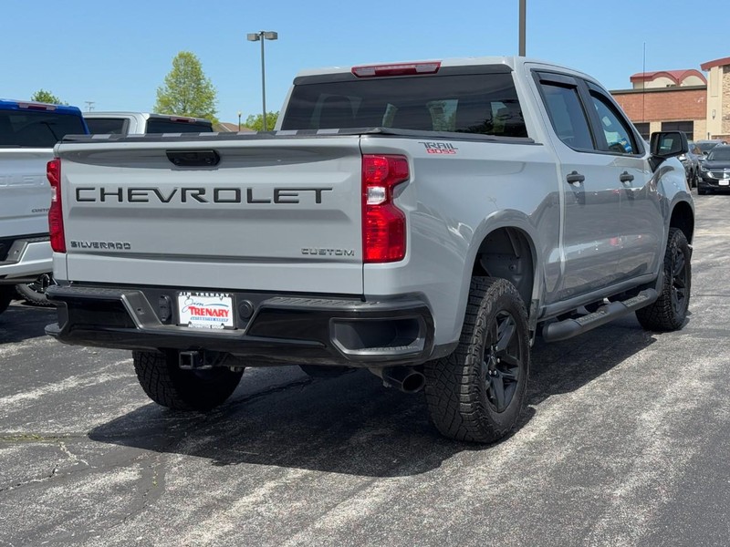 Chevrolet Silverado 1500 Vehicle Full-screen Gallery Image 03