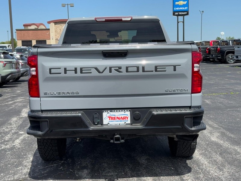 Chevrolet Silverado 1500 Vehicle Full-screen Gallery Image 04