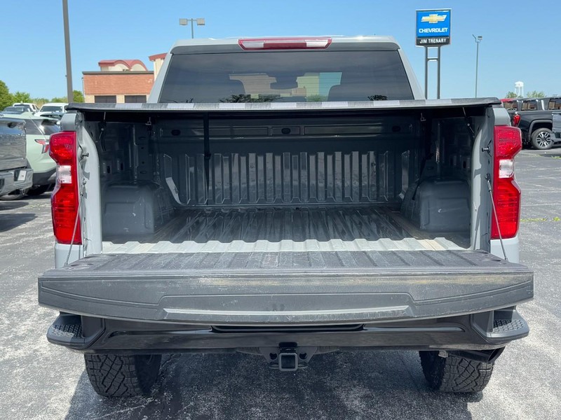 Chevrolet Silverado 1500 Vehicle Full-screen Gallery Image 05