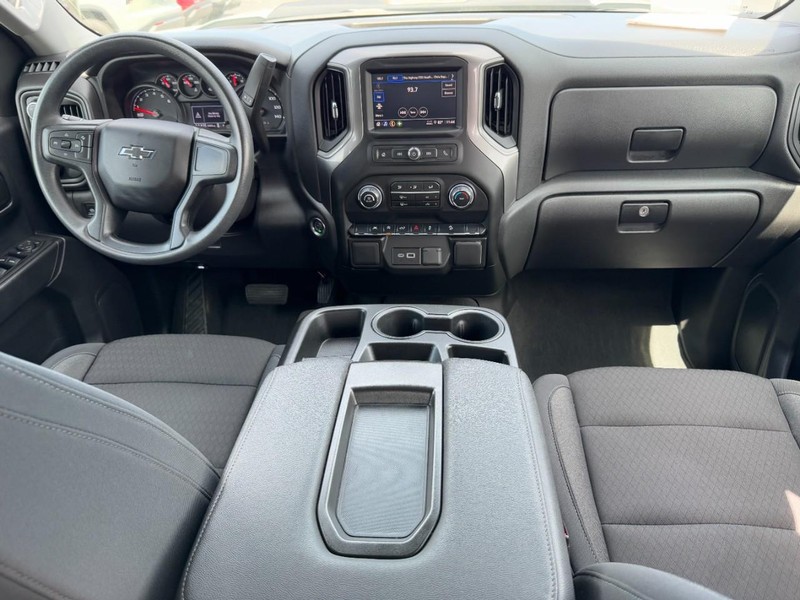 Chevrolet Silverado 1500 Vehicle Full-screen Gallery Image 11
