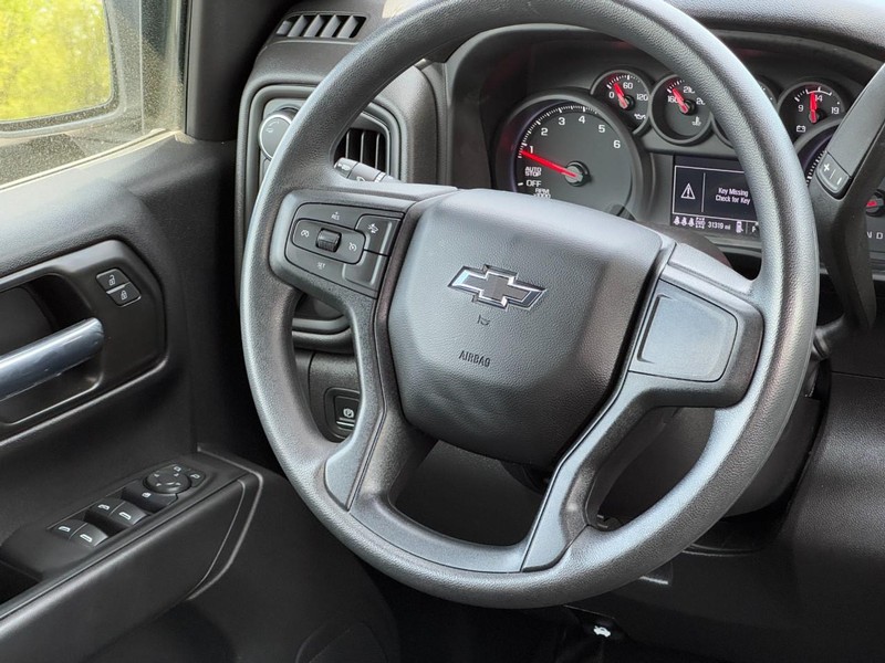 Chevrolet Silverado 1500 Vehicle Full-screen Gallery Image 12