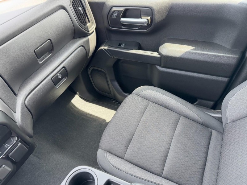 Chevrolet Silverado 1500 Vehicle Full-screen Gallery Image 15