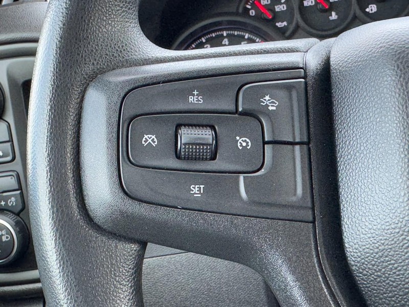 Chevrolet Silverado 1500 Vehicle Full-screen Gallery Image 16