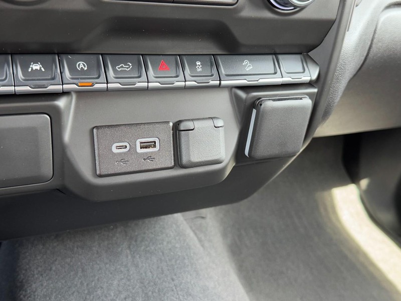 Chevrolet Silverado 1500 Vehicle Full-screen Gallery Image 18