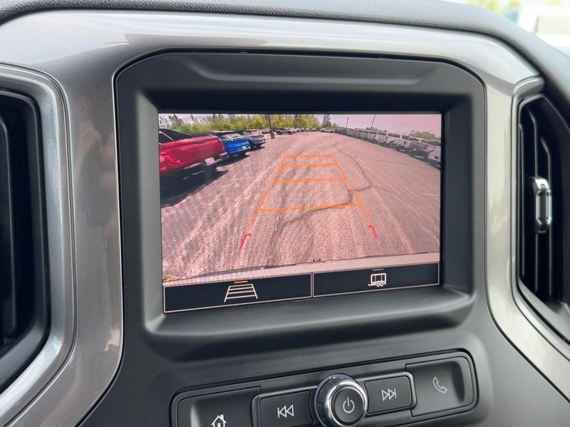 Chevrolet Silverado 1500 Vehicle Full-screen Gallery Image 19