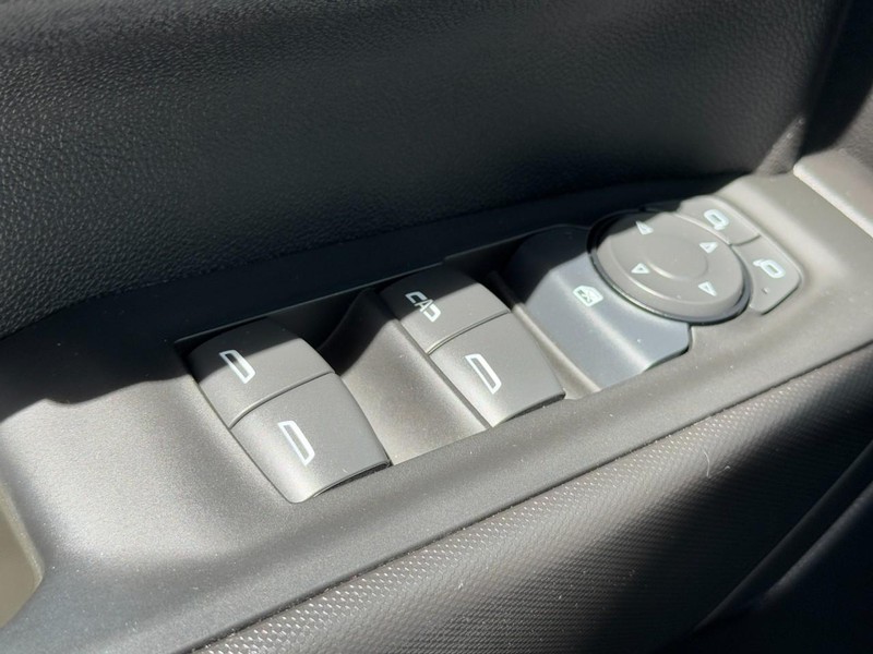 Chevrolet Silverado 1500 Vehicle Full-screen Gallery Image 20