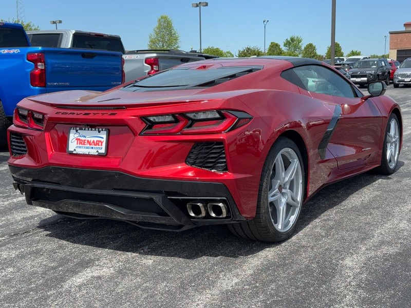 Chevrolet Corvette Vehicle Full-screen Gallery Image 03