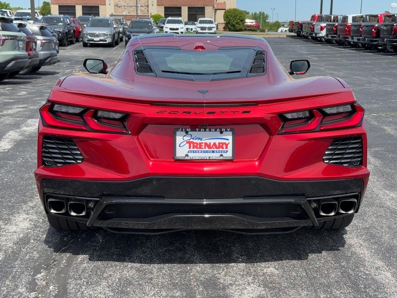 Chevrolet Corvette Vehicle Full-screen Gallery Image 04