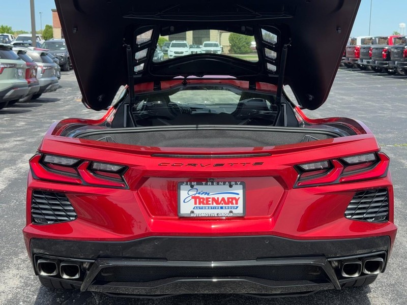 Chevrolet Corvette Vehicle Full-screen Gallery Image 05