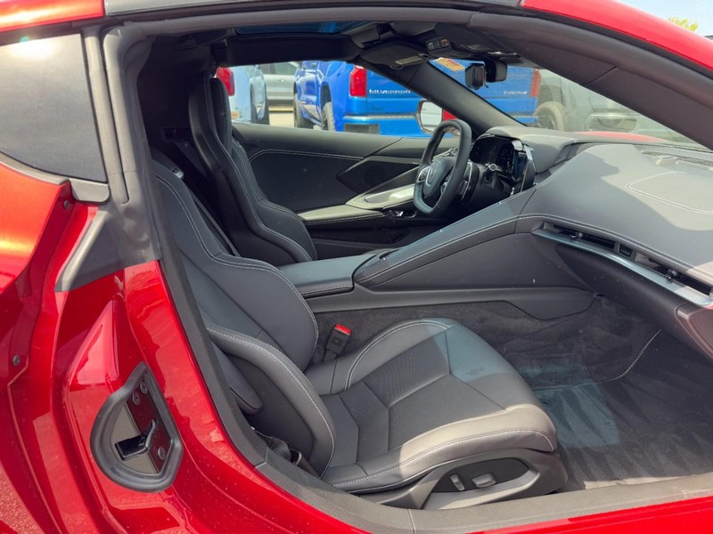 Chevrolet Corvette Vehicle Full-screen Gallery Image 11