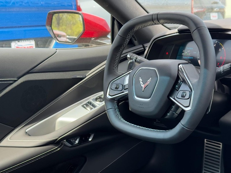 Chevrolet Corvette Vehicle Full-screen Gallery Image 13