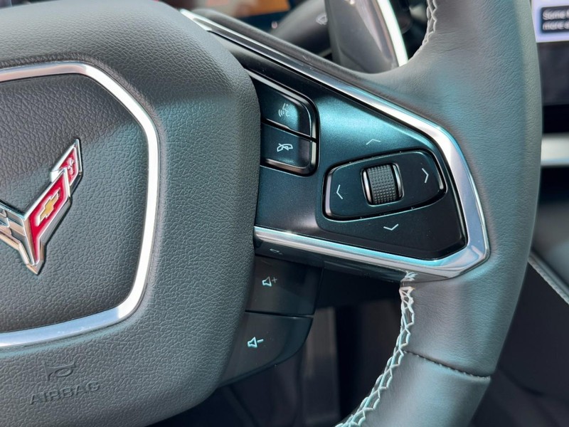 Chevrolet Corvette Vehicle Full-screen Gallery Image 18