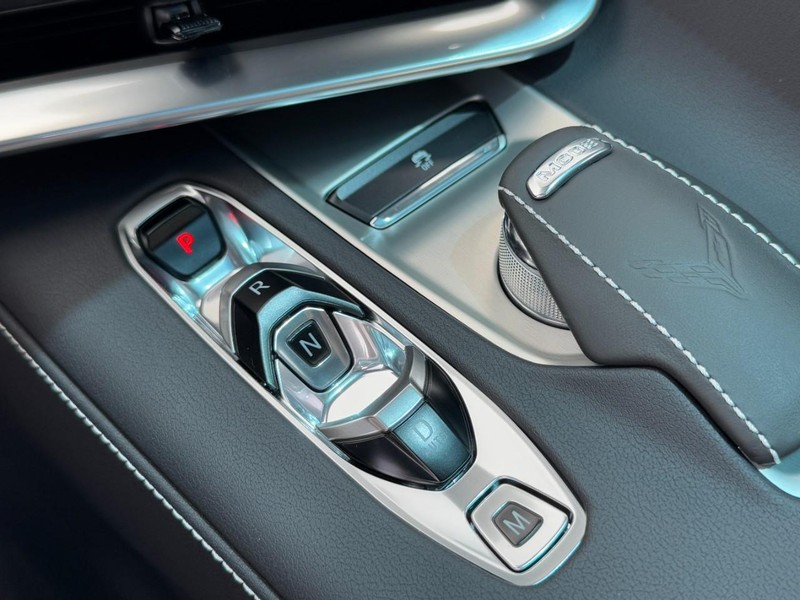 Chevrolet Corvette Vehicle Full-screen Gallery Image 20